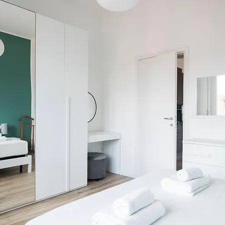 Youhosty - 25 Aprile 5 * Milan