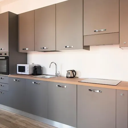 Appartement Youhosty - 25 Aprile 5 *
